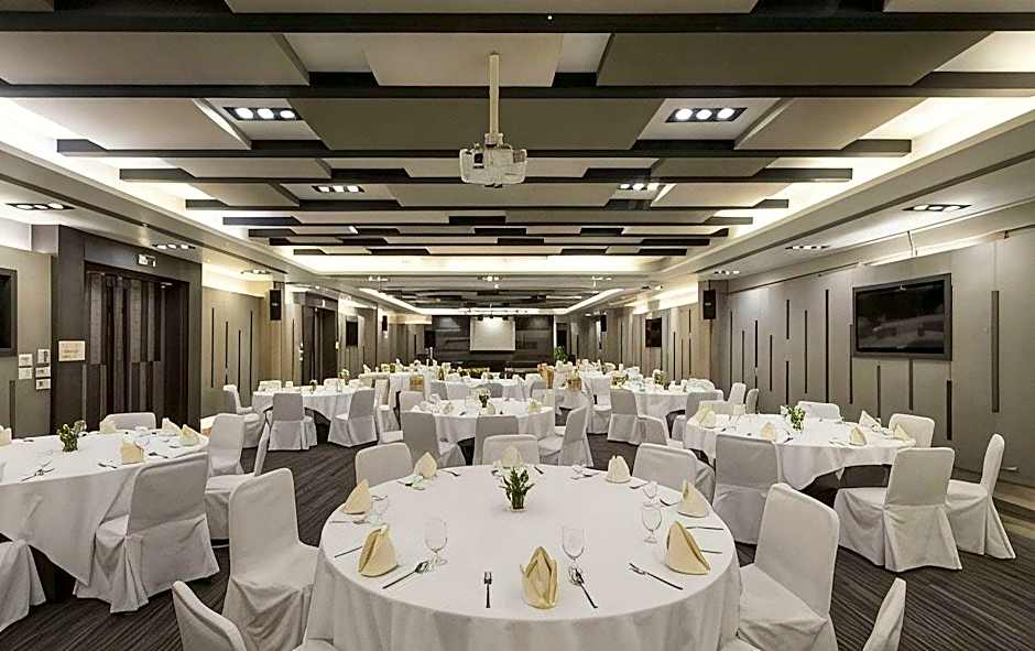 Classic Kameo Hotel & Services Apartment