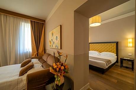 Family Room (2 Adults + 2 Children)