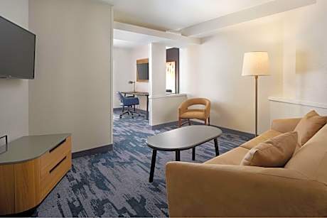Studio with King Bed and Sofa Bed - Hearing Accessible