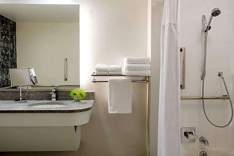 Renaissance by Marriott Meadowlands Hotel