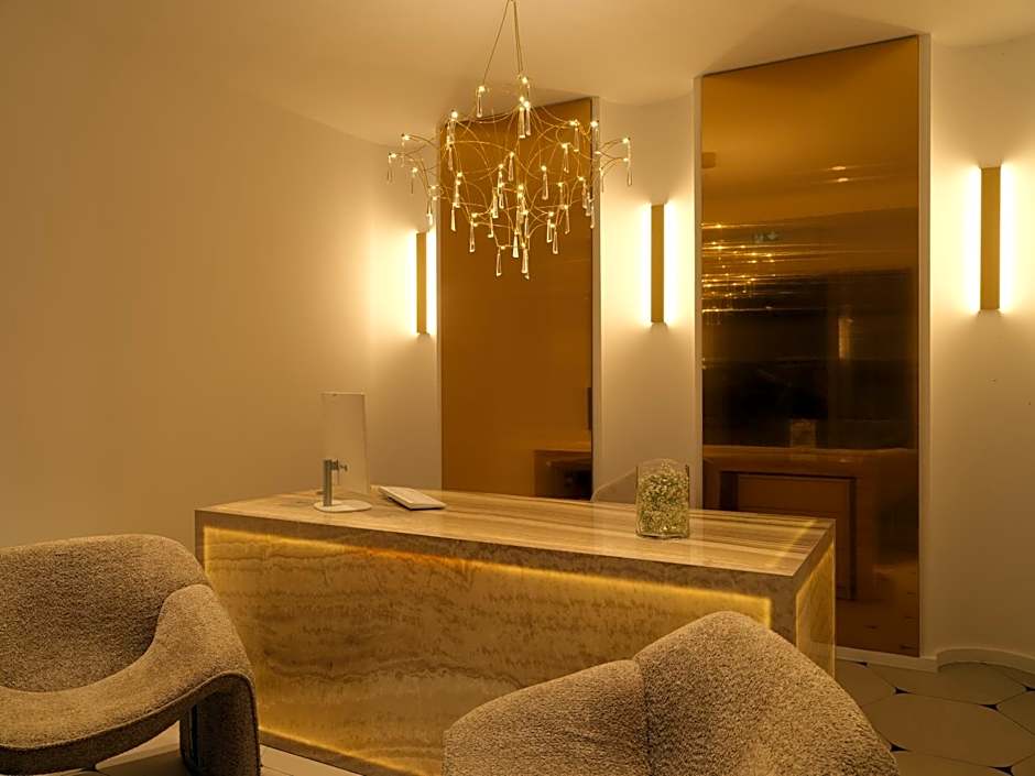 Golden Luxury Suites