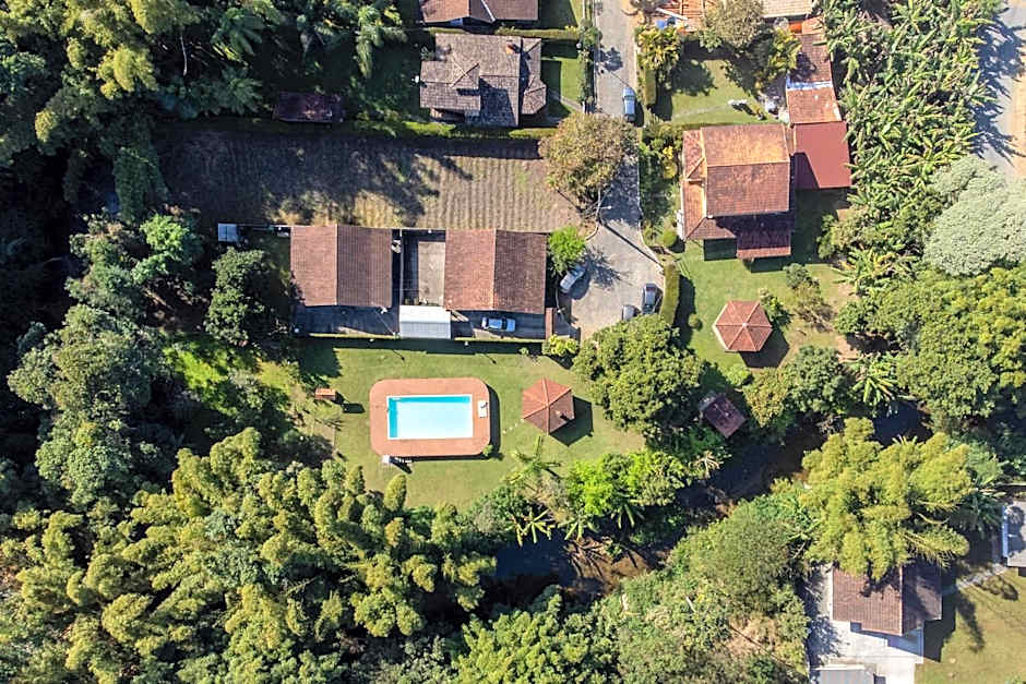 Casa Di Maria 4 Quartos a 500m Centro - Sauna, Piscina, Fogão a Lenha, Churrasqueira - ACESSO PRIVATIVO AO AO RIO - Ideal para famílias