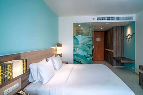 Standard King Room with Free Breakfast - Accessible