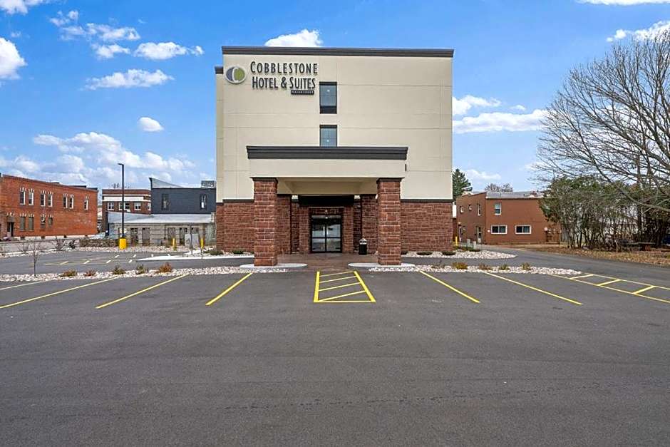 Cobblestone Hotel & Suites - Mosinee