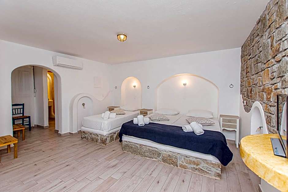 Peristeronas Village