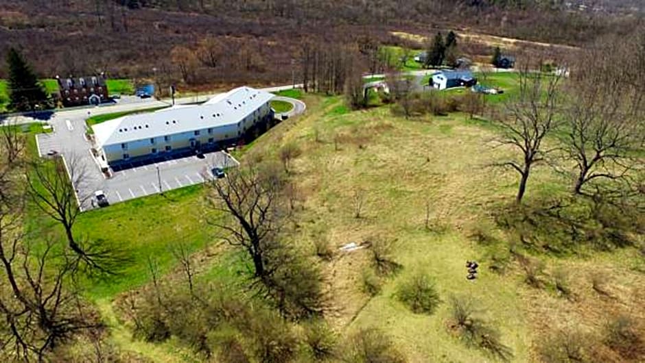 Days Inn & Suites by Wyndham Altoona