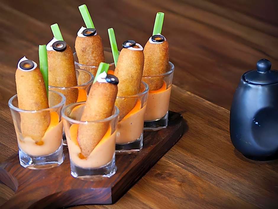 Five Petals Hotel & Banquets