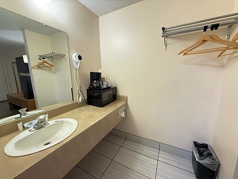 Hardin Lodge By Capital O Little Bighorn Battlefield I-90