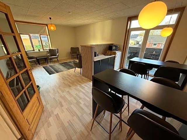 Folsted - Værelse 204 med eget badeværelse og fri parkering