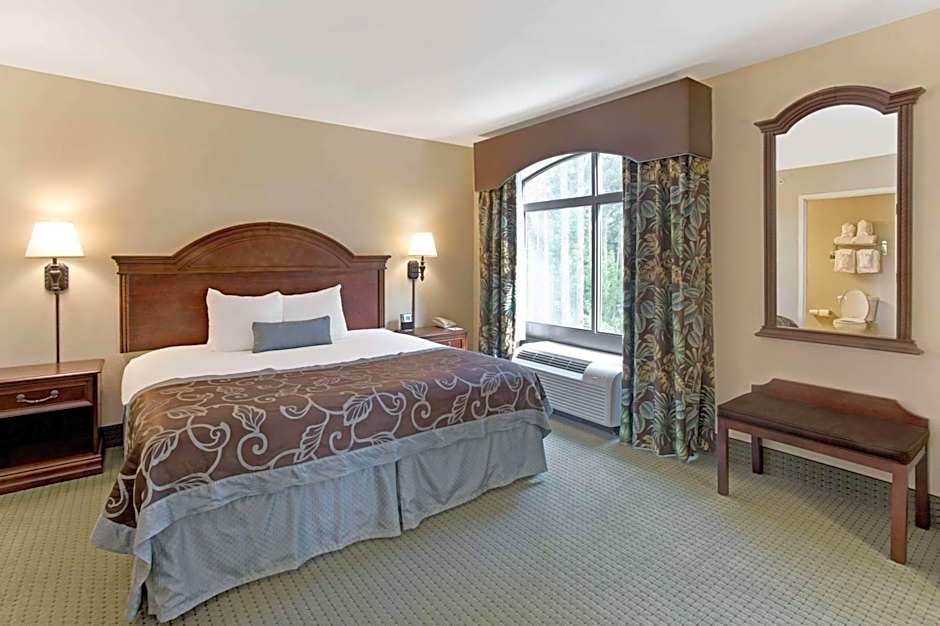 Wingate By Wyndham Charleston – North Charleston, SC