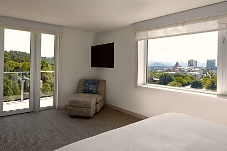 1 Bedroom Suite, 1 King, Sofa bed, Mountain view, Balcony