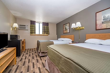 2 Queen Beds  Non-Smoking