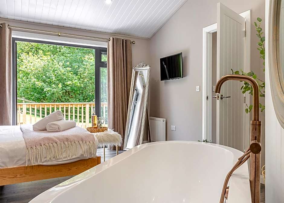 Charlesworth Lodges