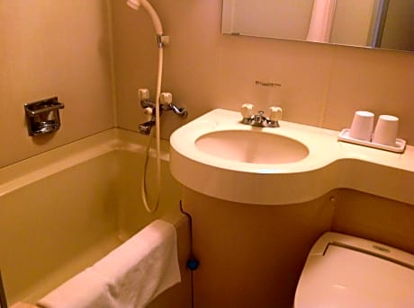 Twin Room - Non-Smoking