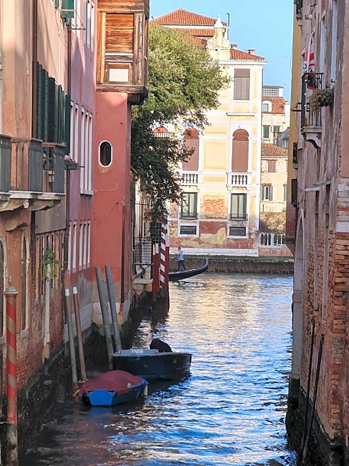 Friendly Venice Suites
