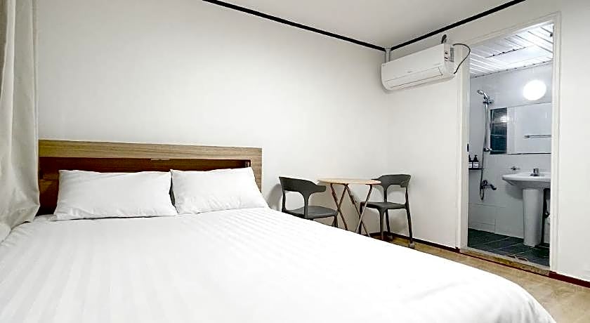 The Oakra Hotel