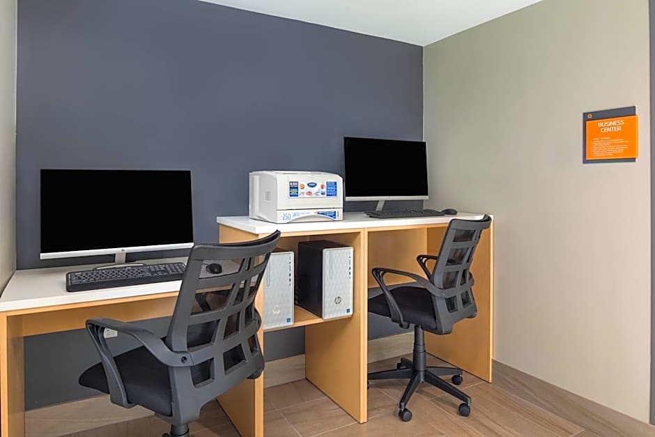 La Quinta Inn & Suites by Wyndham Perry