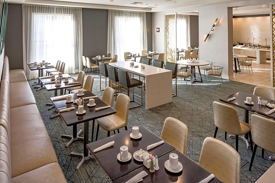 DoubleTree by Hilton Boston Logan Airport Chelsea