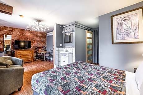 Standard Queen Room