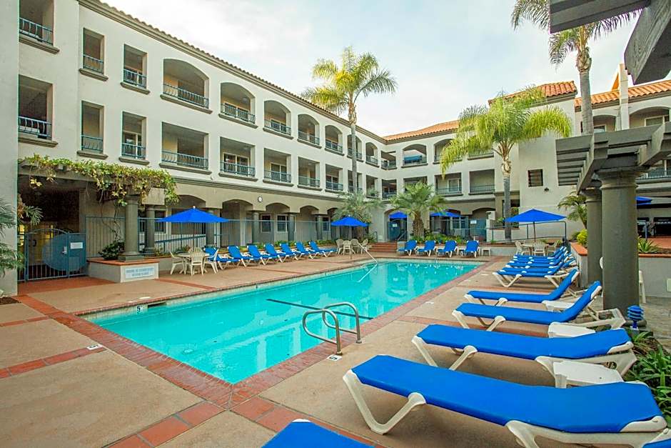 Tamarack Beach Hotel