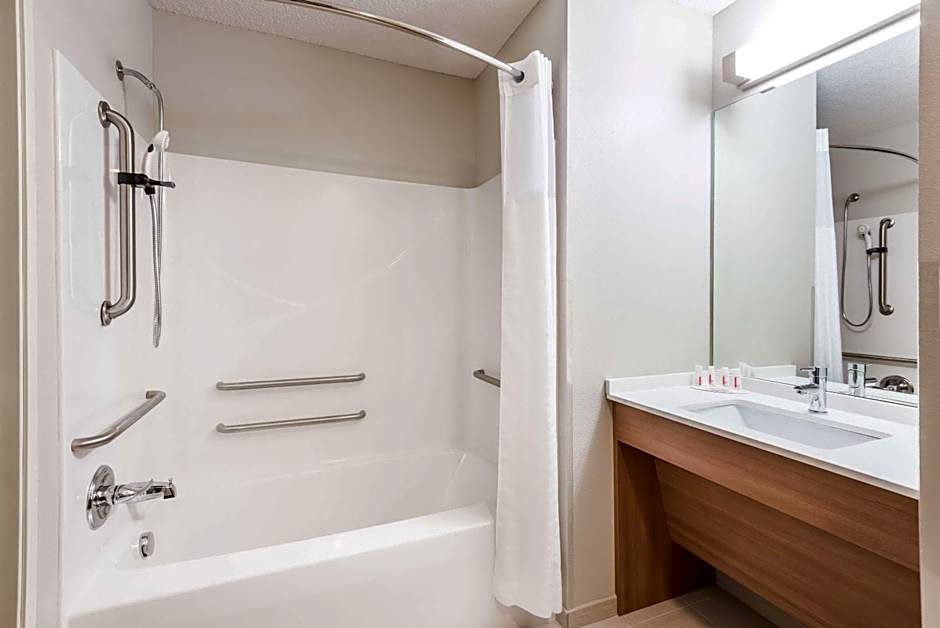 Microtel Inn & Suites by Wyndham New Martinsville