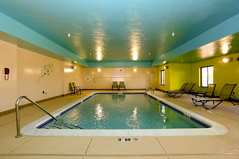 Holiday Inn Express & Suites Marion Northeast By IHG