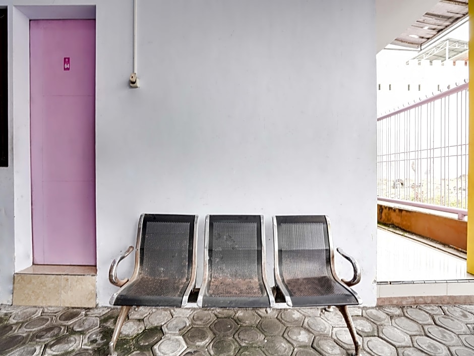 Spot On 91626 Rr Kost Putri Syariah 