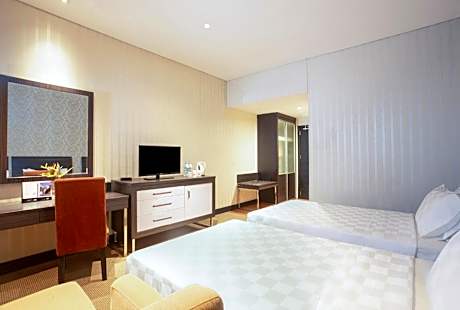 Grand Deluxe Twin Room with Pool View