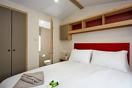 Comfort 2 Bedroom Caravan Hot Tub Pet Friendly