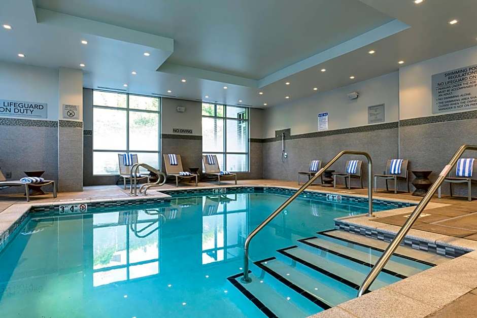 Courtyard by Marriott Edgewater NYC Area