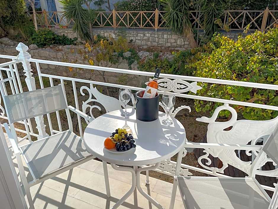 Stratos Hotel