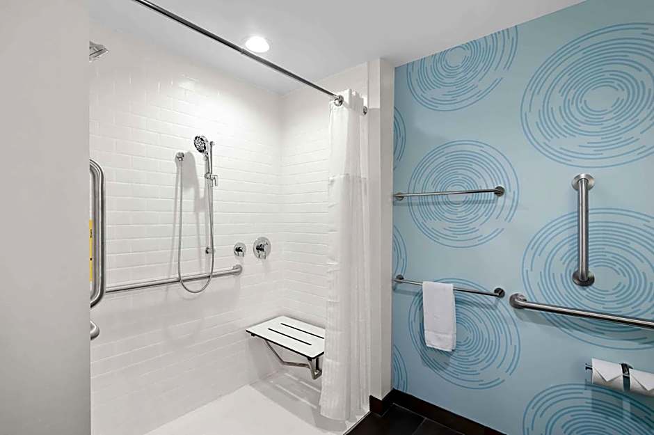 Tru by Hilton Lexington