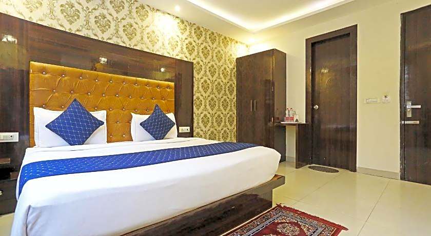 Hotel Iconic Suite - Near Delhi Airport