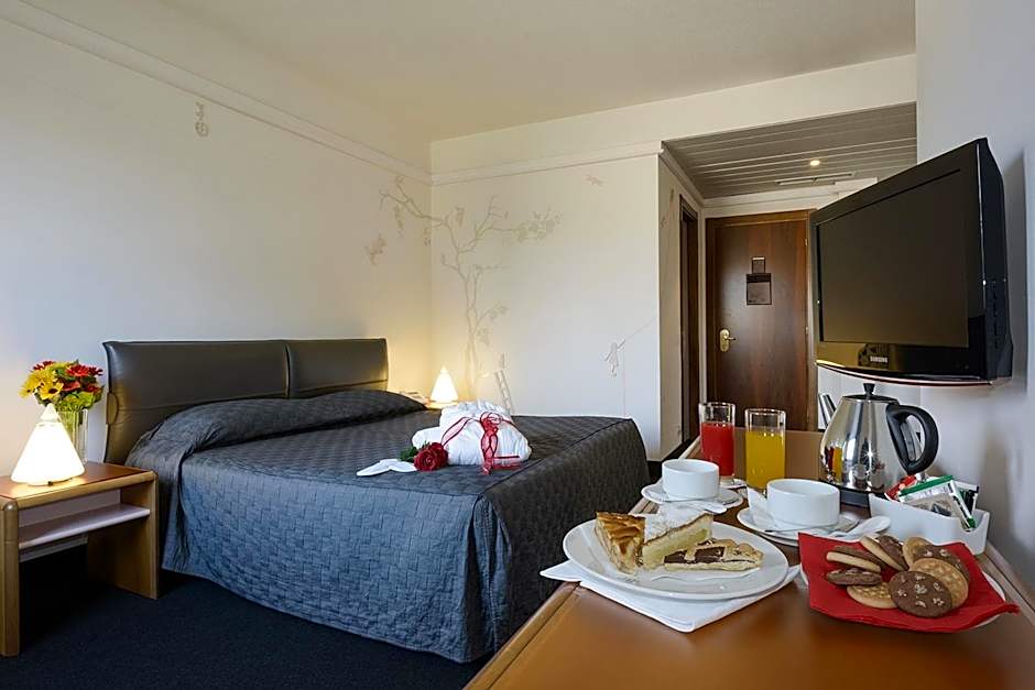 Albornoz Palace Hotel