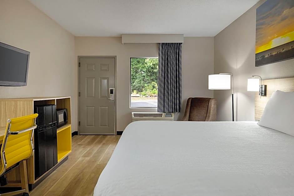 Days Inn by Wyndham Blythewood North Columbia