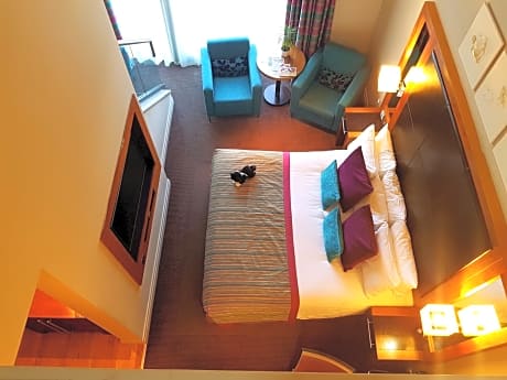 Junior Suite (1 King Bed and 1 Double Sofa Bed)