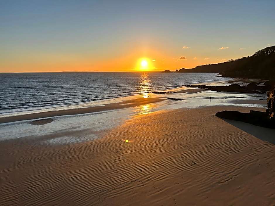 Harbour Stays - The Marine Centre, Saundersfoot Harbour, SA69 9HE