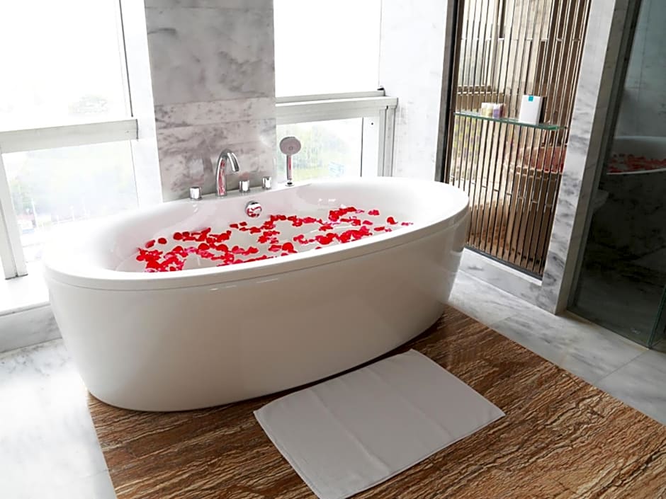 Ramada Plaza Liuzhou Liudong Hotel