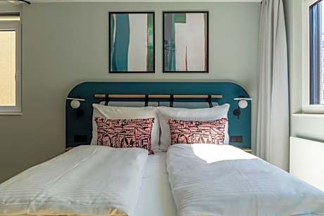 Medium Studio with Kitchenette