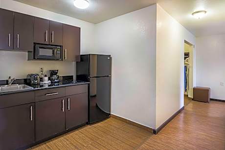 2 QUEEN BEDS | SUITE, NSMK, KITCHEN