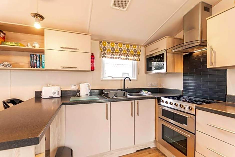 Cedar Lodge With Hot Tub