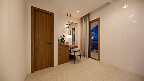 Deluxe Suite with Sea View