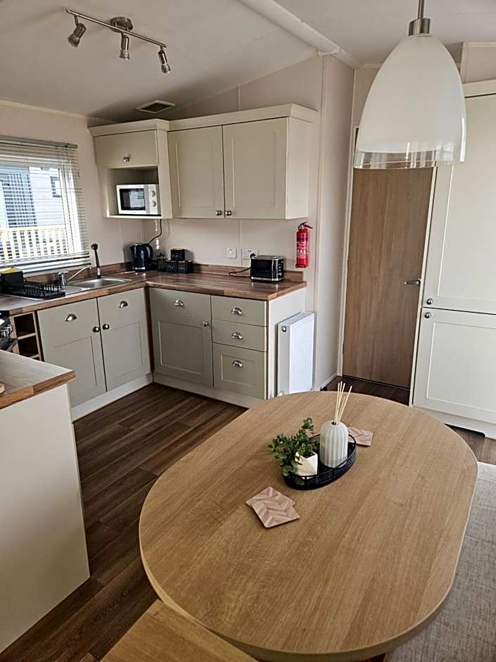 Lytham Luxe 6 Birth Caravan