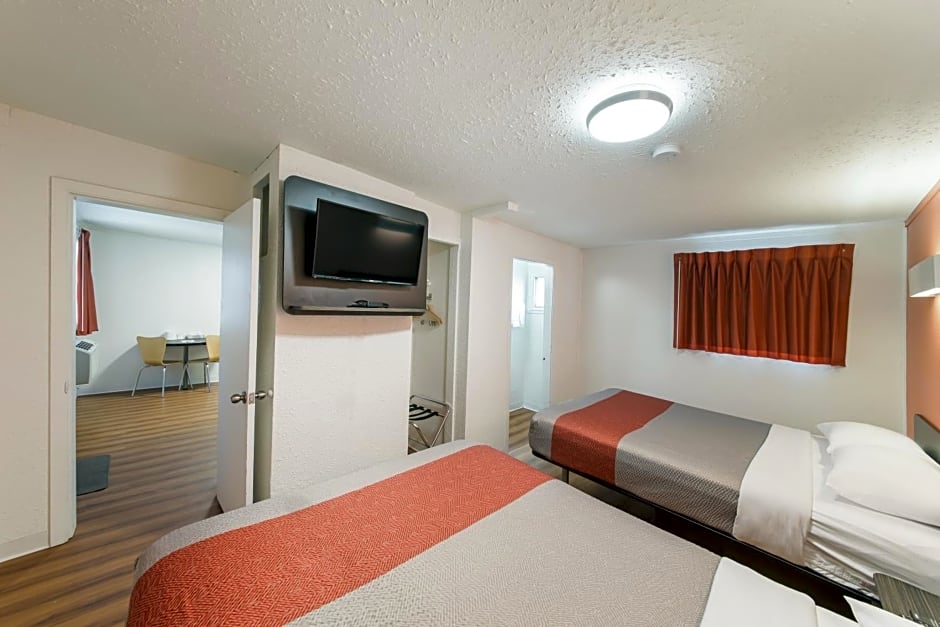 Motel 6-Cranbrook, BC