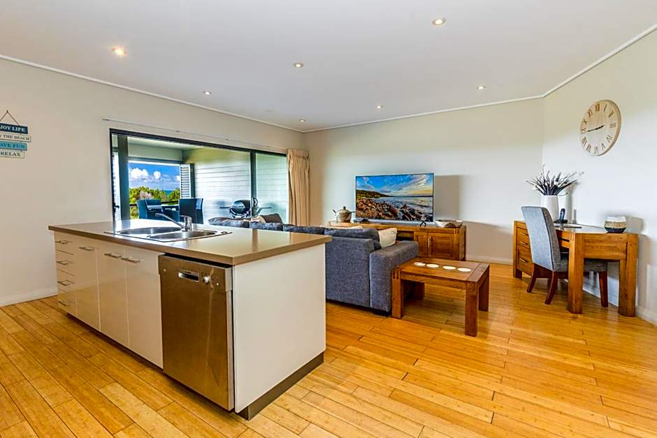 Loka Santi Penthouse 14 - Luxury Beachfront Escape with Sea View, Heated Pool, Steps from Main Beach