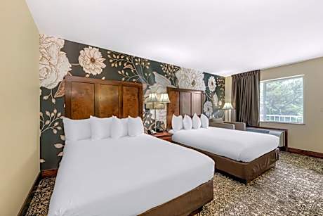 Queen Room with Two Queen Beds - Non-Smoking