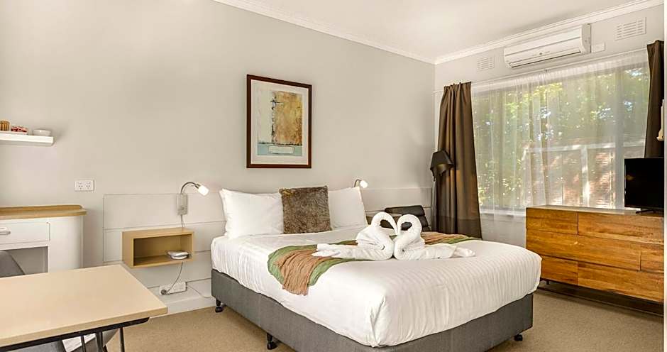 Photo 1 of 3 of 1 Queen Bed