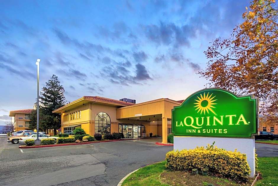 La Quinta Inn & Suites by Wyndham Hayward Oakland Airport