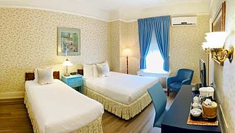 Standard Queen with Single Bed