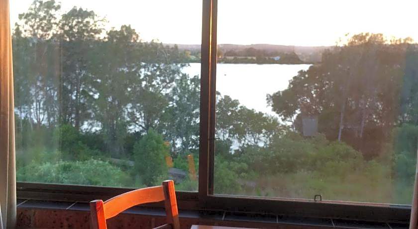 Riverview Motor Inn